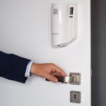 Bezdotyková dezinfekce dveřních klik D10 - AKCE